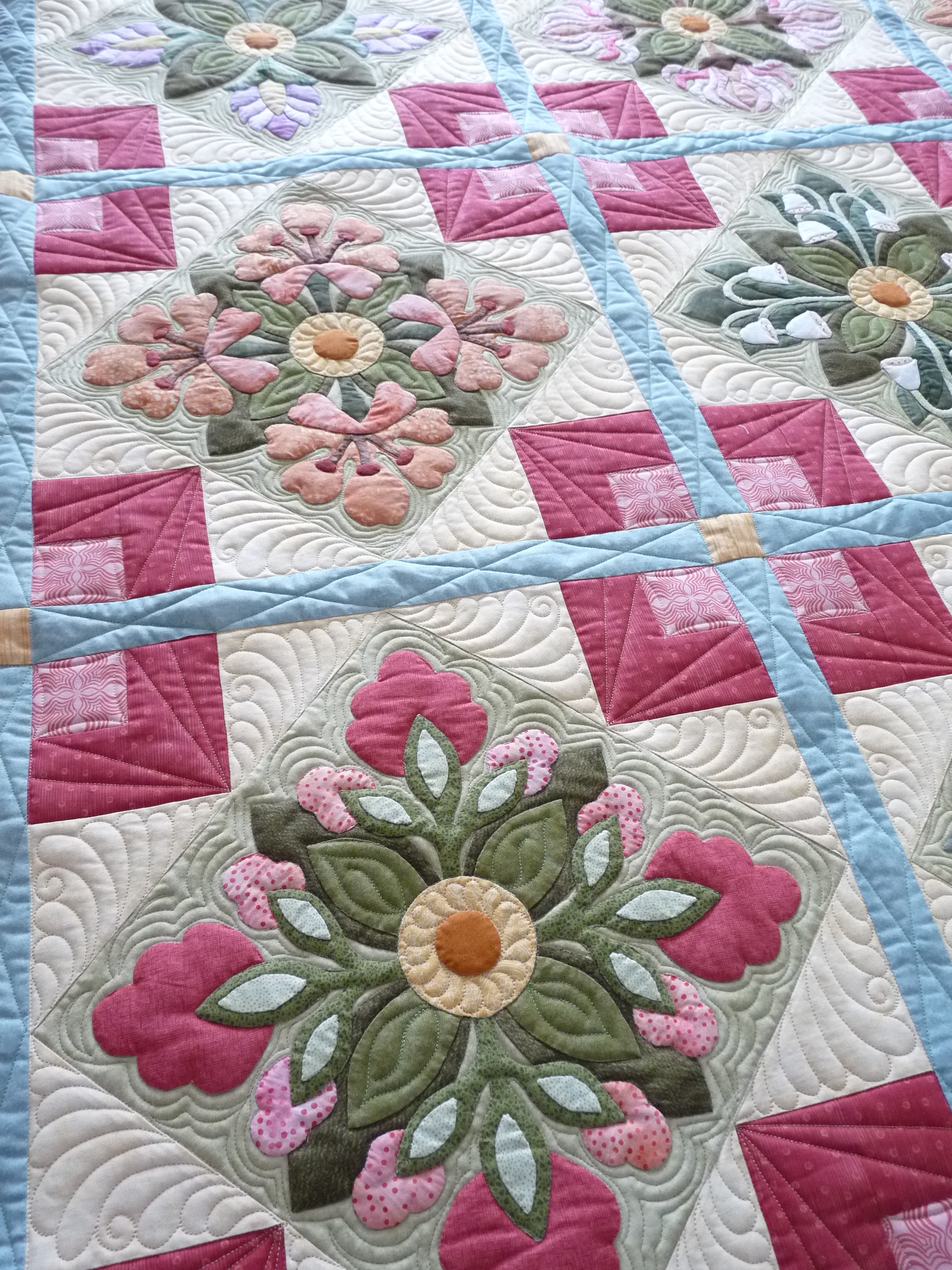 Appliqued Flowers at Mainely Quilts of Love